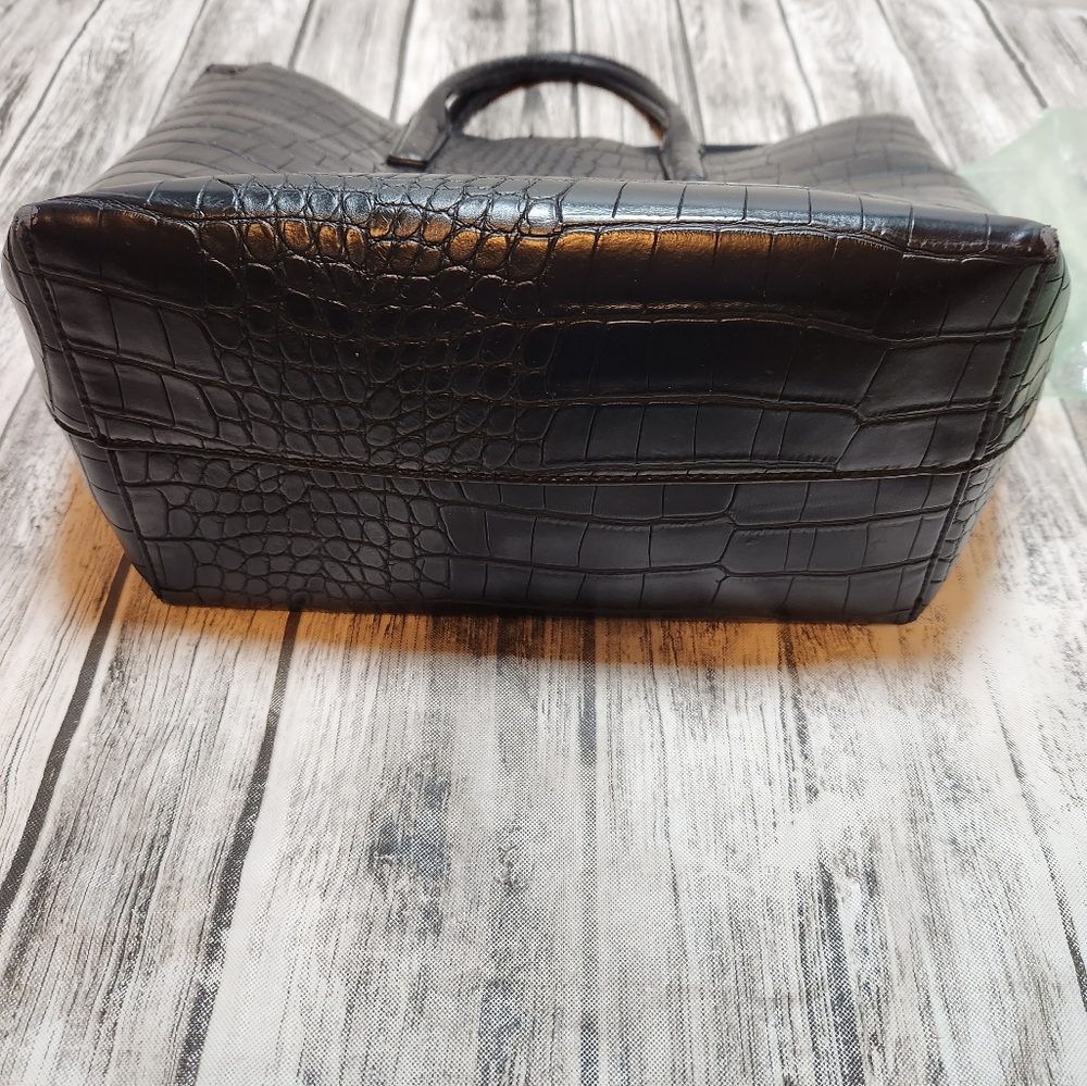 Croc-Embossed Black Tote Bag with Wristlet - Picture 8 of 8